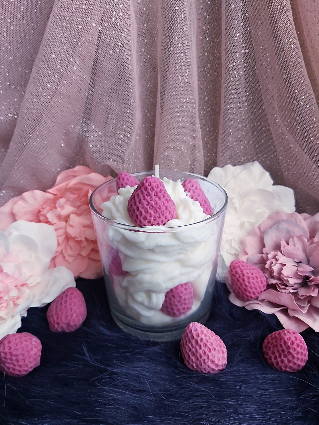 Vela Strawberries with Cream (Fresas con nata)