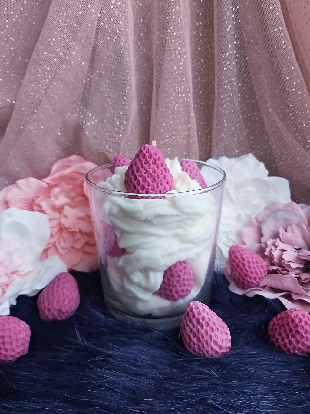 Vela Strawberries with Cream (Fresas con nata)