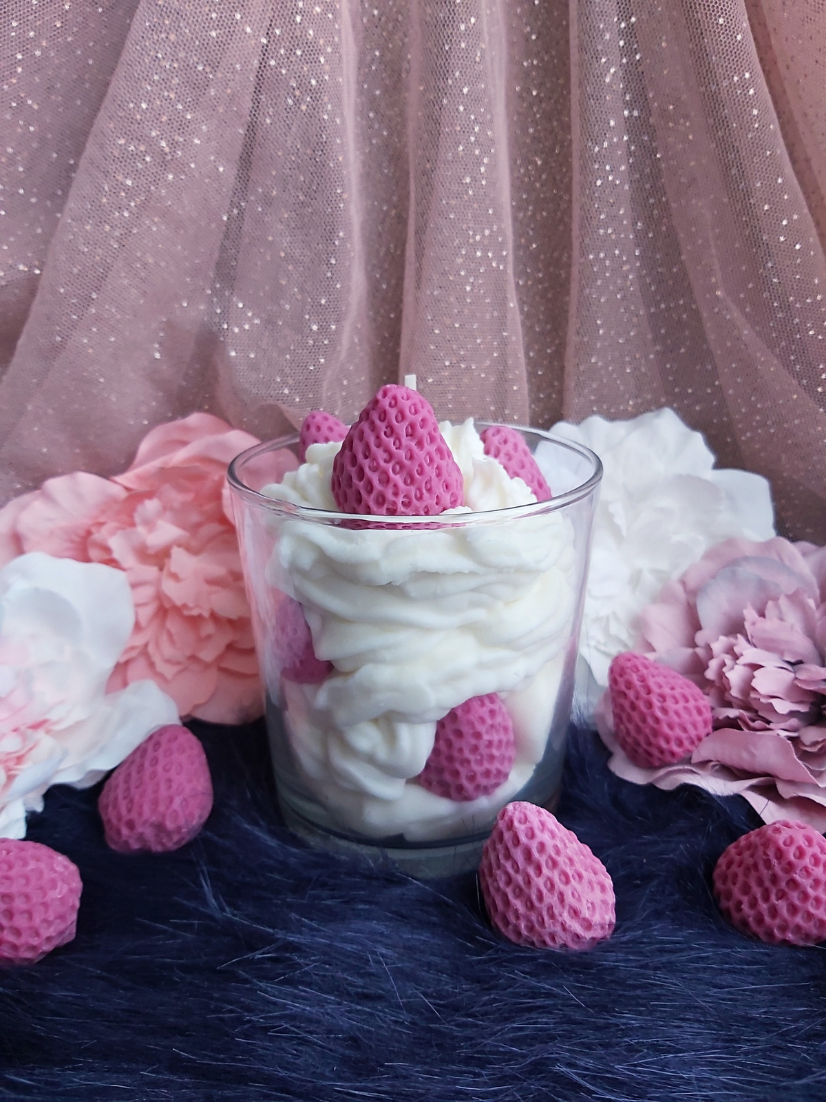 Vela Strawberries with Cream (Fresas con nata)